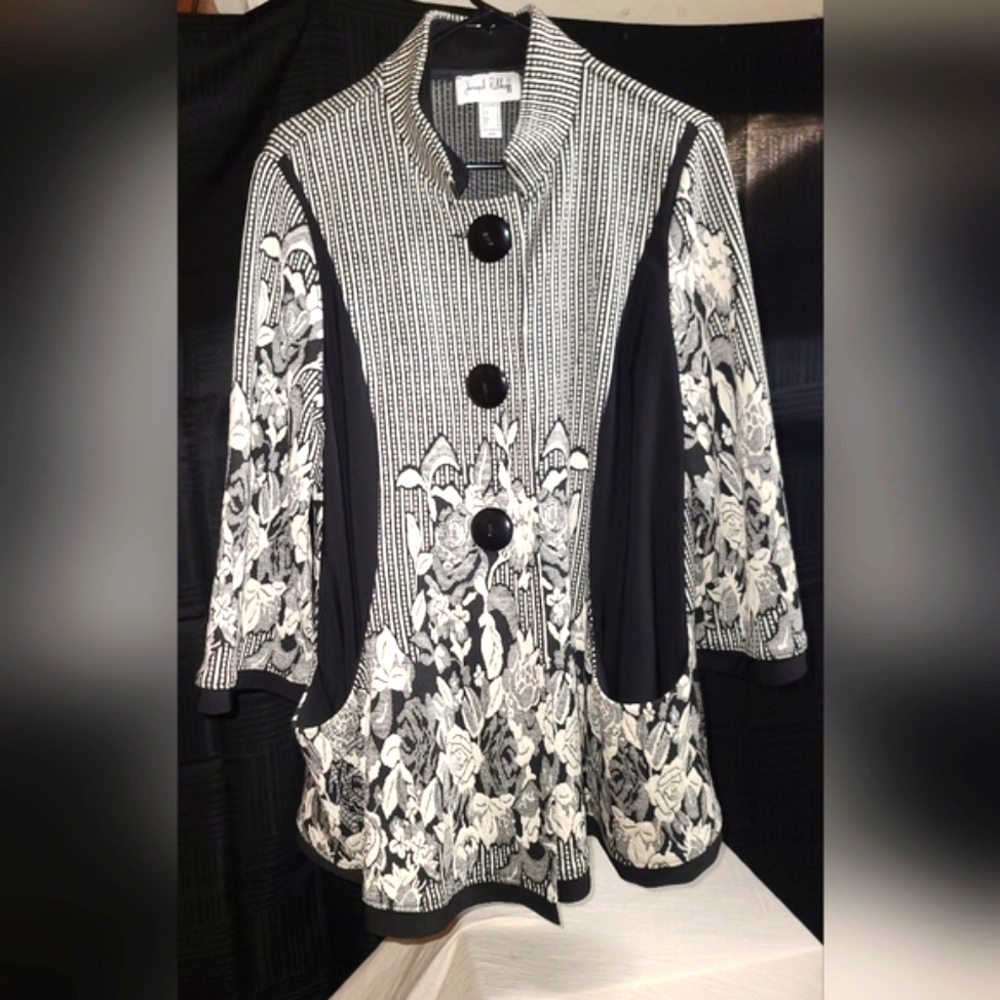 EUC Joseph Ribkoff Black and White Floral Jacket